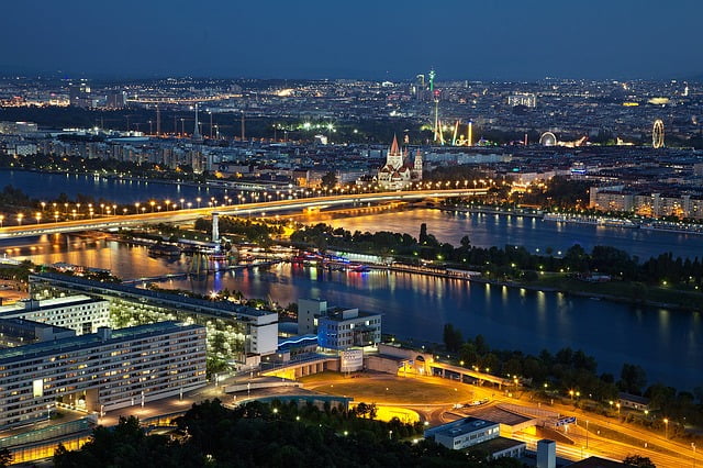 Vienna city at night Image by Julius Silver from Pixabay