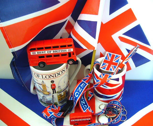 British souvenirs mix Image by Shirley Hirst from Pixabay