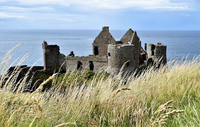 Historic ruined castle in Northern Ireland Image by Anna and Piotr Pieszak from Pixabay 