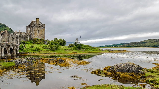 Scotland castle ruins by pixabay user kolibri5