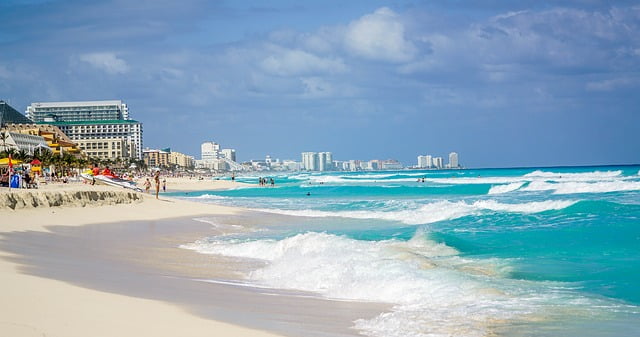 Cancun beach turquoise waves by pixabay user Michelle_Raponi