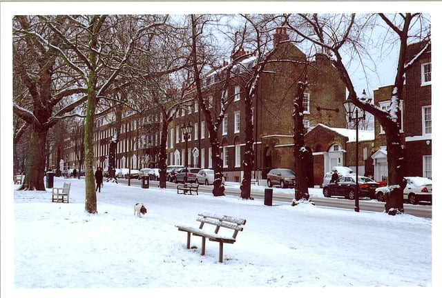 London winter snowy park views in England by pixabay user MinkaGuides