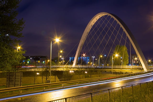 Manchester bridge at night Image by Yannick McCabe-Costa from Pixabay 