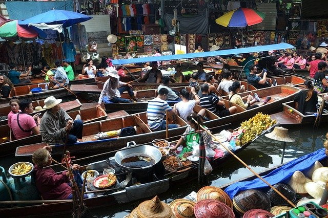 Bangkok floating market Image by Dean Moriarty from Pixabay 