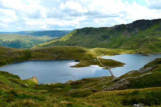 Landscape lakes in Wales from pixabay user Joanna12