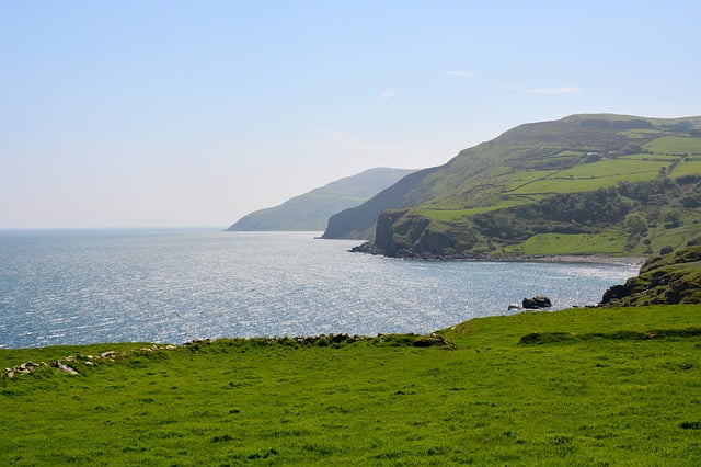 Natural coastal views in Ireland Image by fsHH from Pixabay 