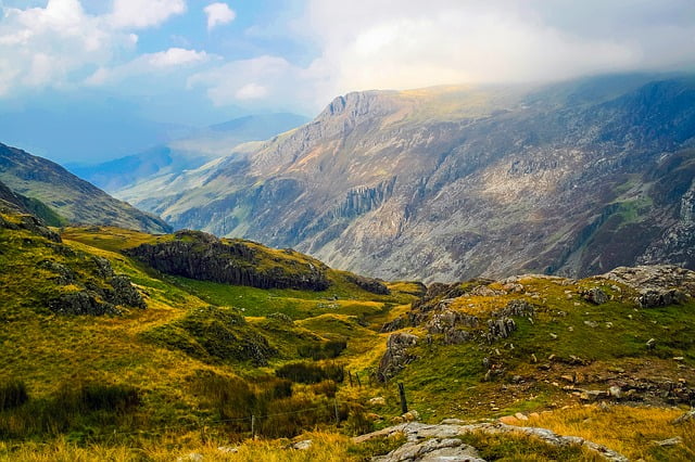 Wales scenic mountain path Image by David Mark from Pixabay 