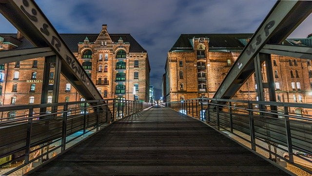 Hamburg bridge showcasing beautiful architecture at night Image by Karsten Bergmann from Pixabay 