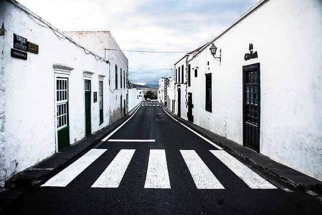 Lanzarote street view Image by Christian_Birkholz from Pixabay 