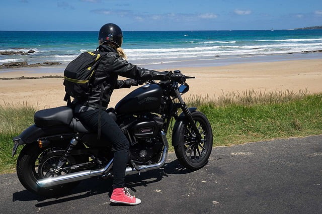 Motorcycle views of the Great Ocean Road Image by Judith Scharnowski from Pixabay 