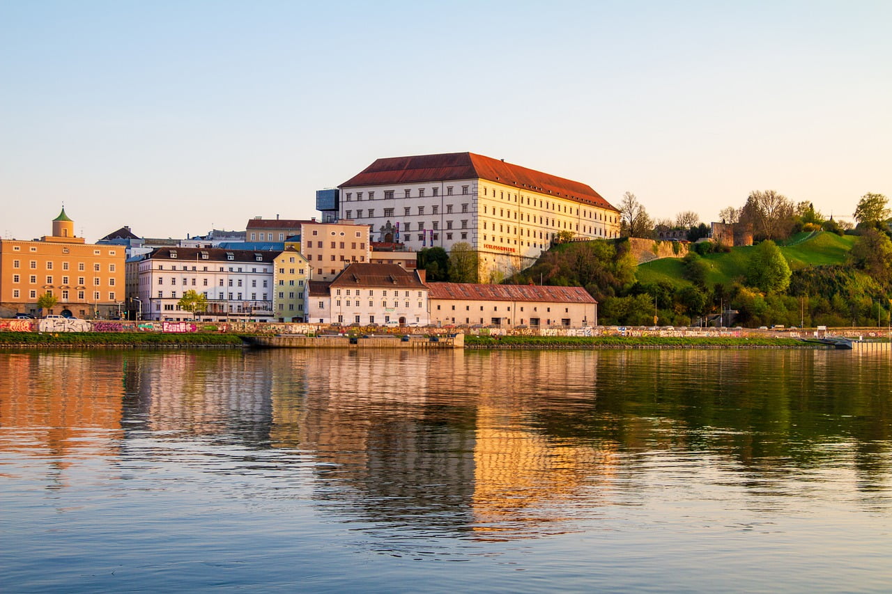 Linz castle and museum by pixabay user NickyPe