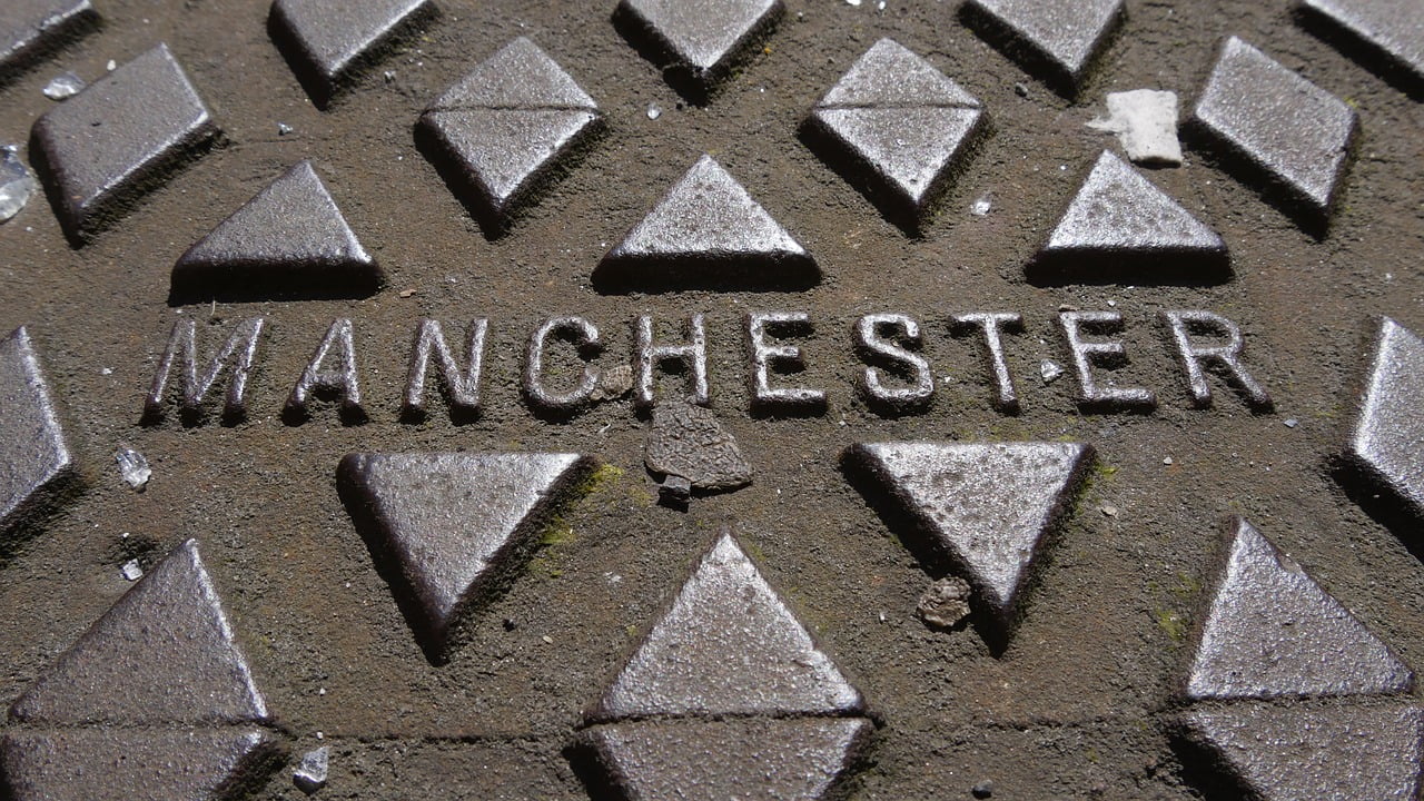 Manchester manhole sign from pixabay user aleksejh