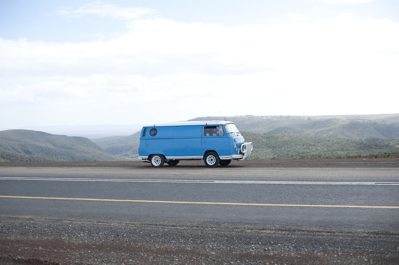 Campervan on the side of the road by pixabay user wmaurice