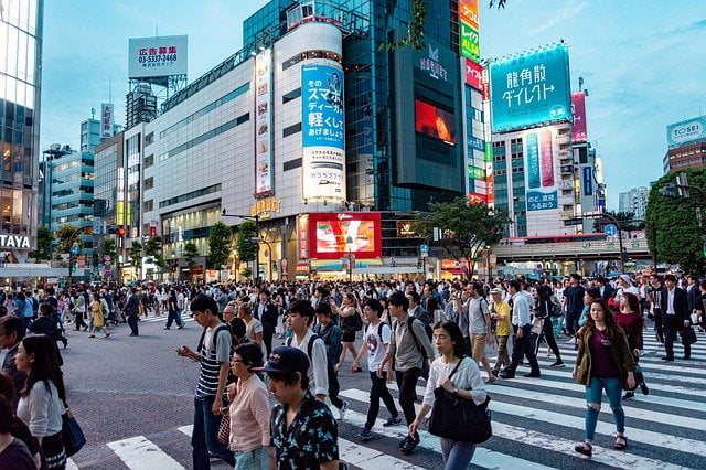 Japan busy street crossing by pixabay user sofi5t
